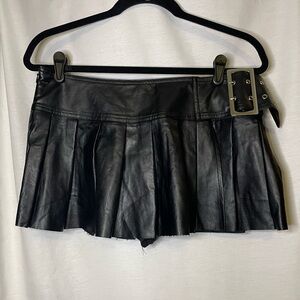 NWOT Black Faux Leather Pleated Mini Skirt w/ Belt and Side Zipper Size M